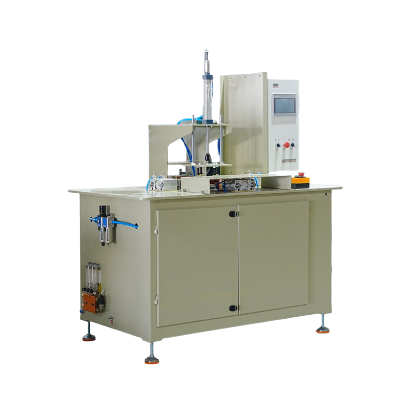 Machine à souder pour châssis de four