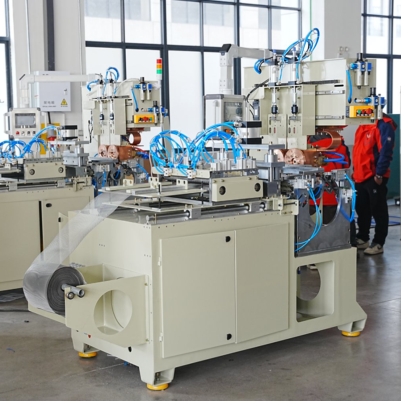 Machine intégrée de soudage de treillis à rouleaux de tambour