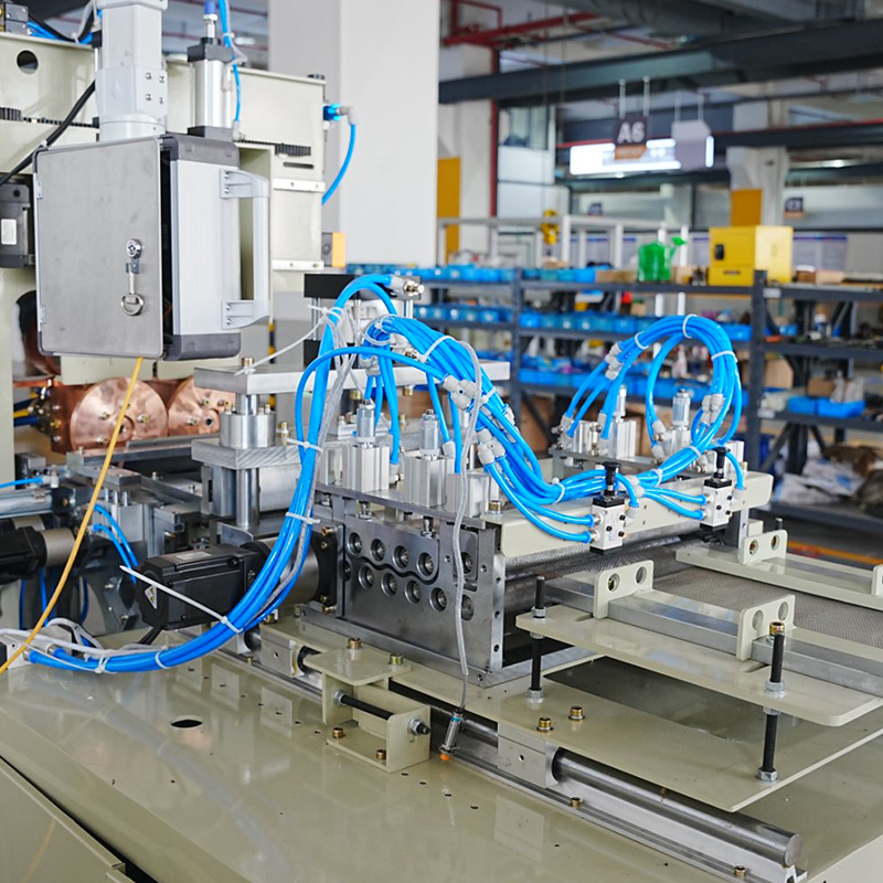 Machine intégrée de soudage de treillis à rouleaux de tambour