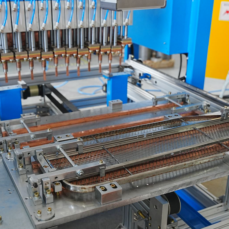 Machine de soudage par points à portique alternatif