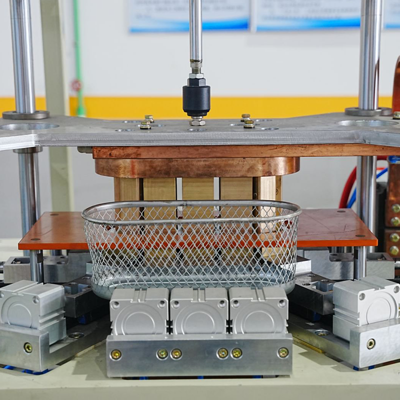 Machine de soudage par points à 12 têtes pour paniers suspendus ronds